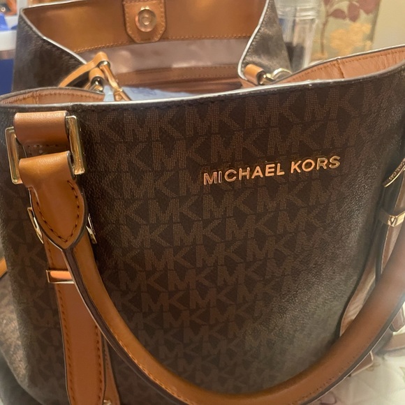 BRAND NEW!! Micheal Kors purse - Picture 11 of 12
